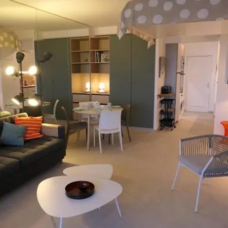 Vue Climatisé, 2 à 4 Pers., Parking En Option à - Fr-1-252a-131 Villeneuve-Loubet