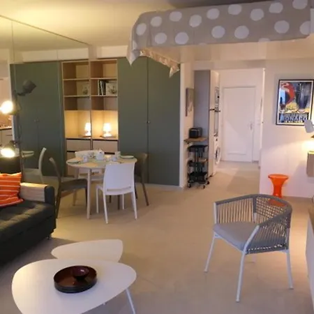 Vue Climatisé, 2 à 4 Pers., Parking En Option à - Fr-1-252a-131 Villeneuve-Loubet